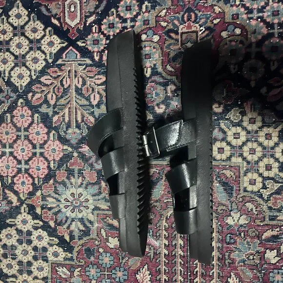 Steve Madden flatform slide sandals in black leather. - Picture 4 of 5